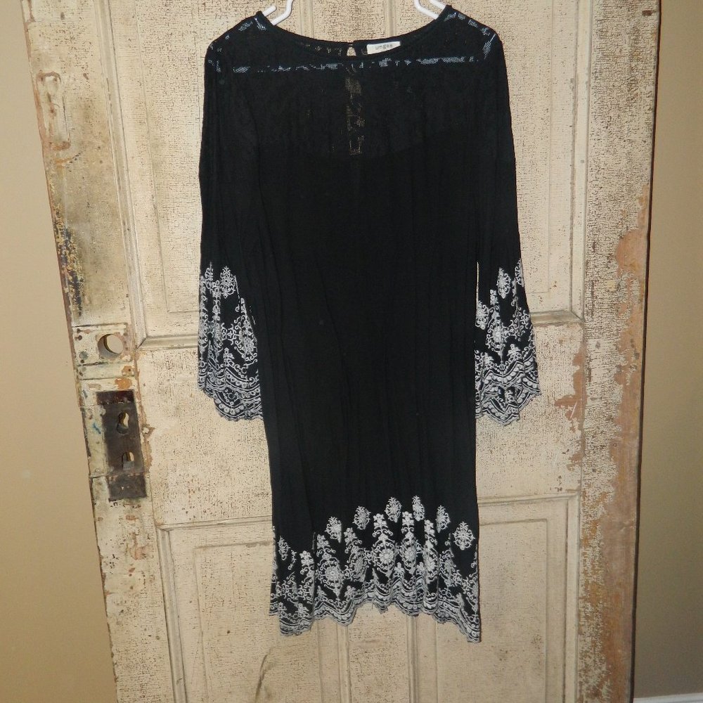 Umgee Embroidered Black Bell Sleeve Dress Size Large (AA-23)